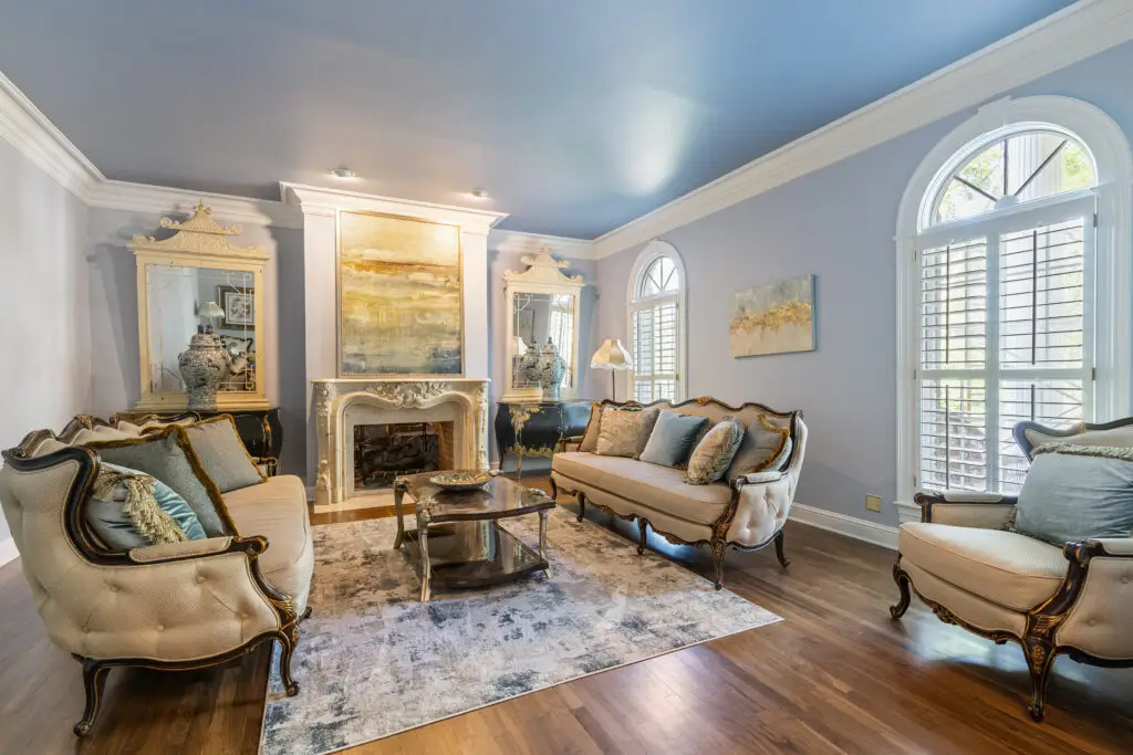 Luxury Wedding Vnues - Front sitting room